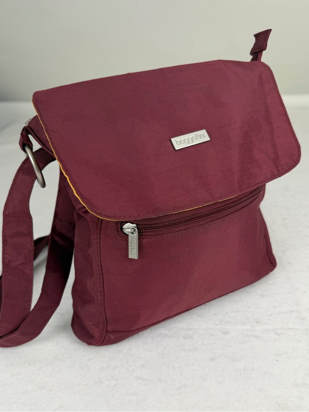 Baggallini Crossbody Messenger Bag Burgundy Lightweight Travel Nylon